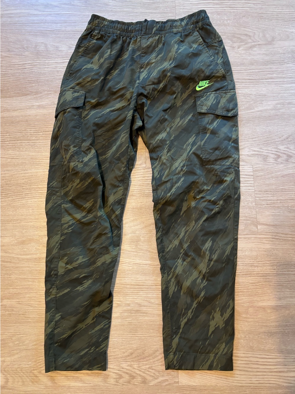 Nike Mens Medium Green Tiger Camo Utility Woven Cargo Pants Jogger DM0099-355